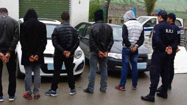 من بينهم موظفو بلدية.. توقيف 11 شخصا في قضايا تزوير وثائق سيارات بالحراش