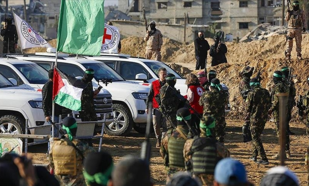 الدفعة الرابعة لتبادل الأسرى.. القسام تسلّم 3 صهيونيين مقابل 183 فلسطينيا